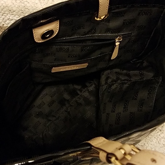 Purse - Picture 4 of 4